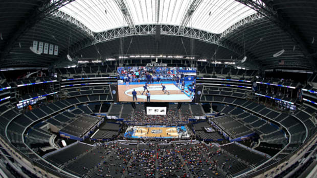 2014 Final Four Day 2: How Would You Use a Giant JumboTron?